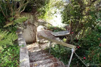 Walkway to Beach house.  Please do not  go past landing or bother tenants.