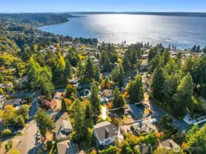 Shorewood home located just minutes to the Puget Sound.