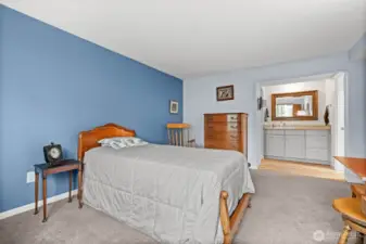 Bedroom with Bathroom Attached