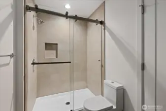 upstairs bathroom en suite