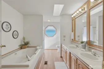 Lovely primary ensuite bathroom with skylight.
