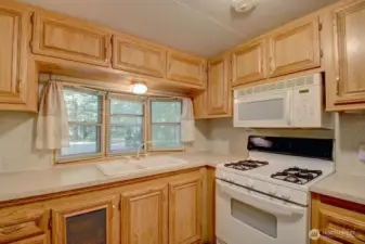 Plenty of counterspace and cupboards