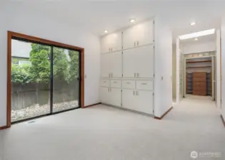 Grand suite with fenced yard for pets