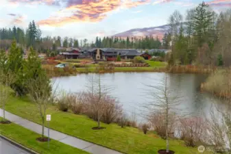 Gorgeous sunsets and a very short walk to the Seven Summits Lodge, Post & Pour and retail!