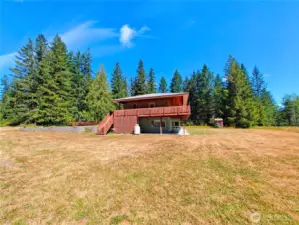 Huge yard with plenty of room to roam, peaceful and serene.