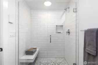 Lower level 3/4 bath.