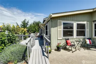 Entertainment sized deck with a mountain view.