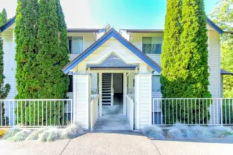 Welcome home - entry-level unit w/no stairs