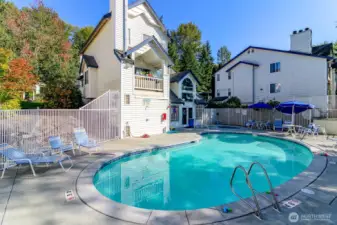 Pool, hot tub, fitness room and clubhouse amenities!