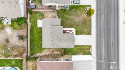 Great picture of the entire property.