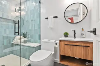 Main level 3/4 bathroom