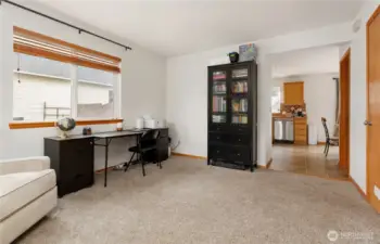 This versatile room offers options!!