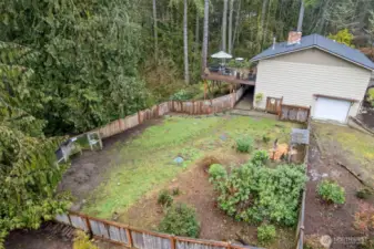 For those who desire to live simply, this house would be an excellent choice. There's a big fenced-in yard where you could keep chickens, goats, dogs, just as this homeowner did.