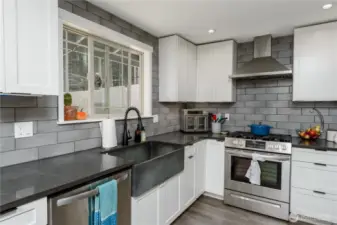 stylish backsplash, modern range hood... a kitchen you will love!