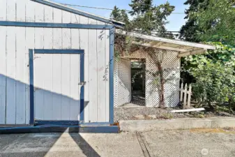 Shed off to the side great for yard tools, maybe a dog kennel area?