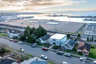 Just moments from the Everett Waterfront and downtown.