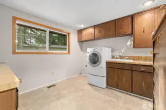 Laundry room, washer included