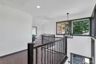 Large Open Loft with Mountain & Pasture Views with Vaulted Ceilings