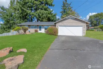 Don't miss the spacious 2 car garage