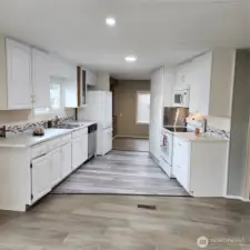 All appliances stay, laminate flooring through out