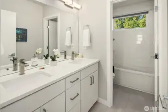 Upstairs guest bath