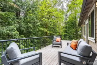 Upper level back deck with composite decking