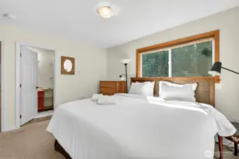 Primary Suite / Main floor
