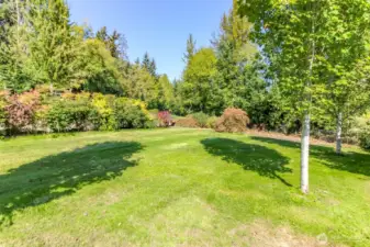 Extra community maintained yard common space to utiliize right behind #11, free acreage!