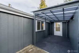 Covered Deck/Dog Run