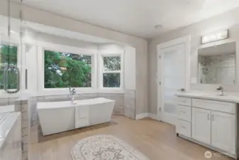 Primary 5 piece bath