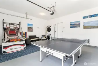 and laundry room ~ convenient for those rainy coastal days