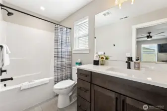 Guest bathroom with shower/tub combo
