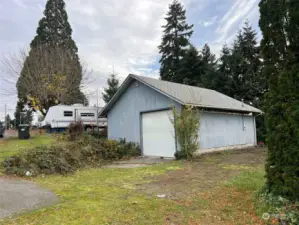 Shop/garage (920 sf) with side RV parking