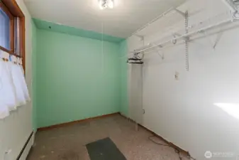 Bedroom #1 - walk-in closet