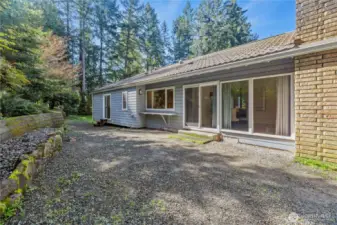 Expansive Gravel Entertaining Space