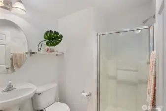 Upstairs 2nd bath