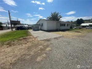 Shed and easy parking area and alley