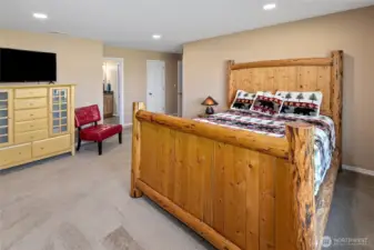 Primary Suite with attached full bath & walk-in closet