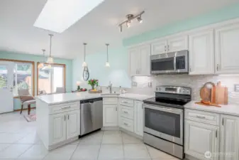 Eating Nook is always a plus along with easy to clean tile floors.
