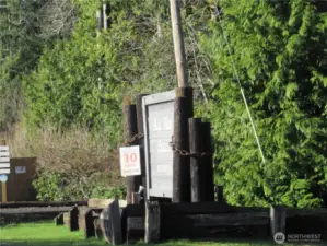 PLEASE FOLLOW THE RULES OF 10 MILES PER HOUR INSIDE SEA VIEW ESTATES!