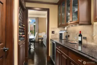 Butler's pantry w/ walk in pantry