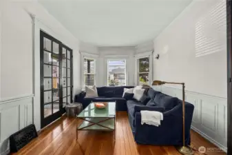 Living room with fence doors