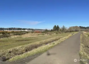 Chehalis Riverfront Walkway is across the street, ideal for all types of activities, and enjoyment of flora and fauna.