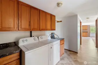 ADU Entry/Laundry