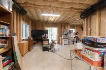 Unfinished basement offers 772 sqft space.