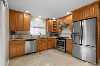 Newer stainless steel appliances and granite countertops