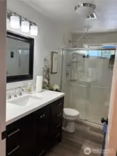 Spacious Full Bath