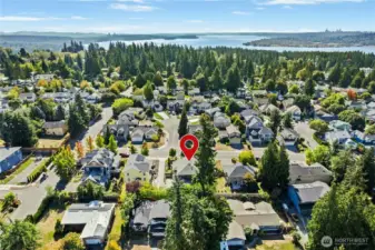 Located just minutes from Kirkland’s lively waterfront, parks, trails, shopping, and excellent schools, this home is nestled in a desirable Eastside location. Your next chapter begins here!