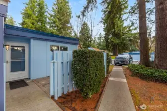 Close to parking with 1 assigned parking spot.