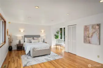 Huge primary bedroom